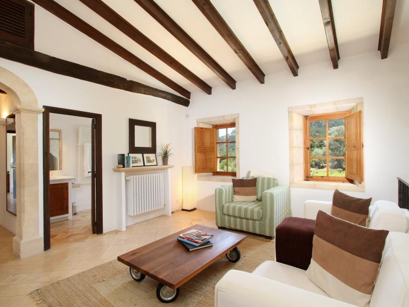 Casa Calabasas , North 