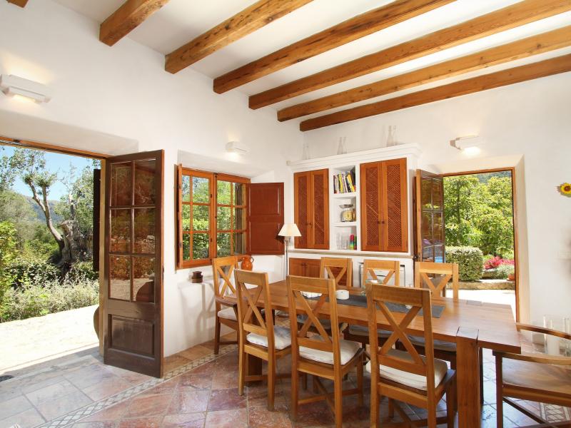 Casa Calabasas , North 