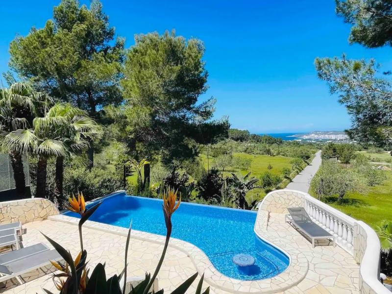 Villa Cereza , West coast 