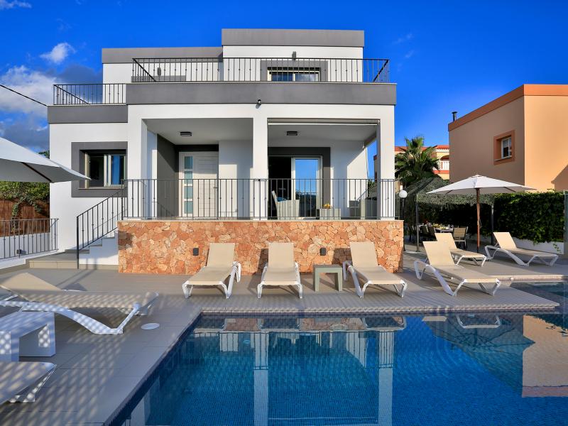 Villa Encore , East 
