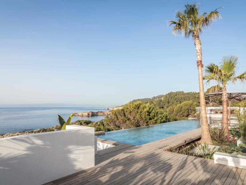Villa Nereo , East , Roca Llisa 