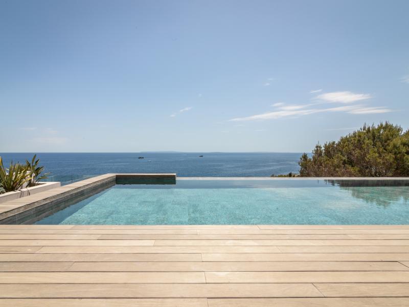 Villa Nereo , East , Roca Llisa 