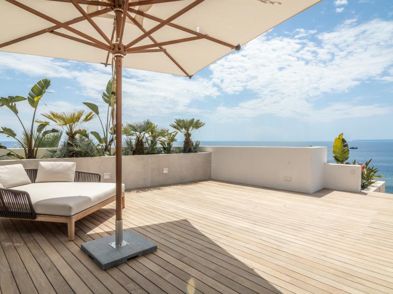 Villa Nereo , East , Roca Llisa 