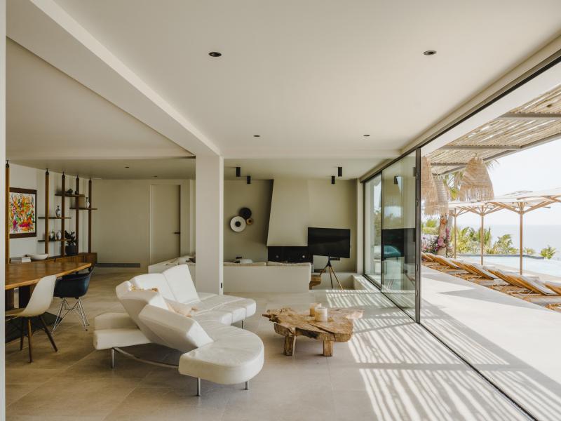 Villa Nereo , East , Roca Llisa 