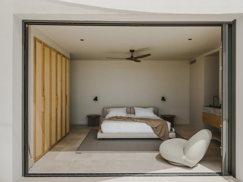 Villa Nereo , East , Roca Llisa 