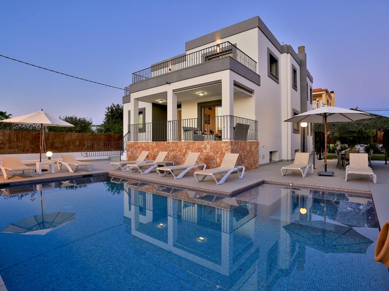 Villa Encore , East 