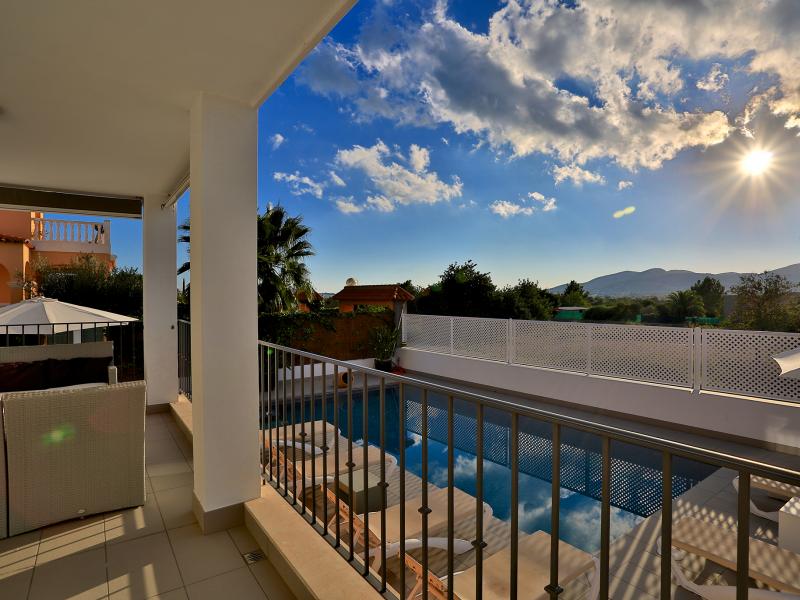 Villa Encore , East 