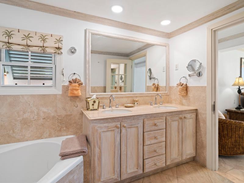 Villas on the Beach 201 - Barolo , Beachfront villas Barbados , Holetown , St James , Villas on the Beach, Barbados , West Coast Barbados 