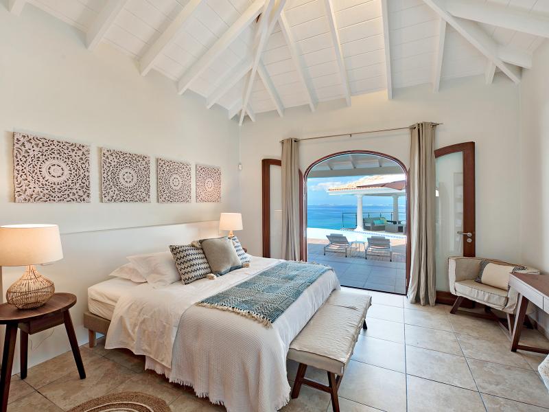 Happy Bay , Happy Bay 