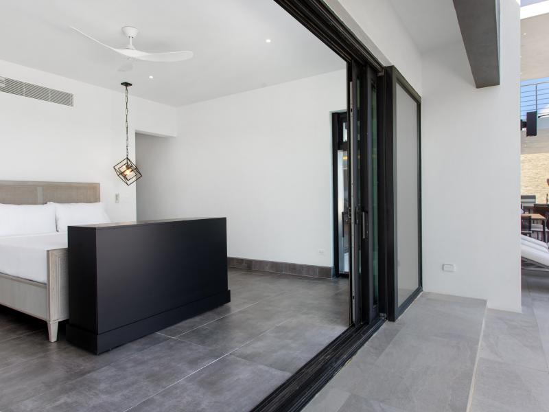 Le Rêve Bleu , Little Bay 