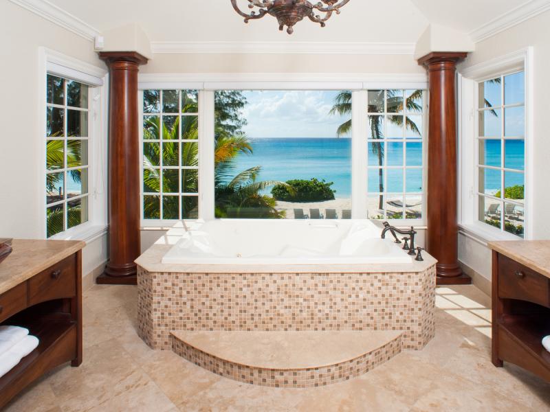 Coconut Walk , Seven Mile Beach 