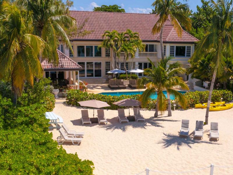 Coconut Walk , Seven Mile Beach 
