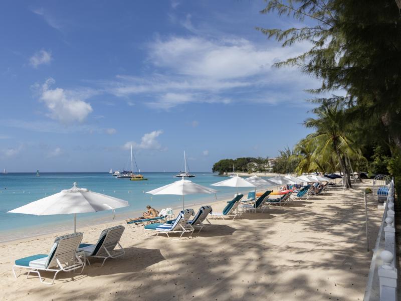 Old Trees 302 - La Mirage Penthouse , Beachfront villas Barbados , Old Trees , Paynes Bay , St James , West Coast Barbados 