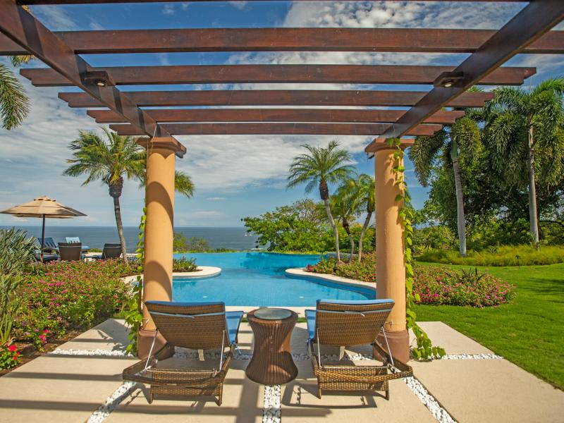Peninsula Papagayo Paradise , 