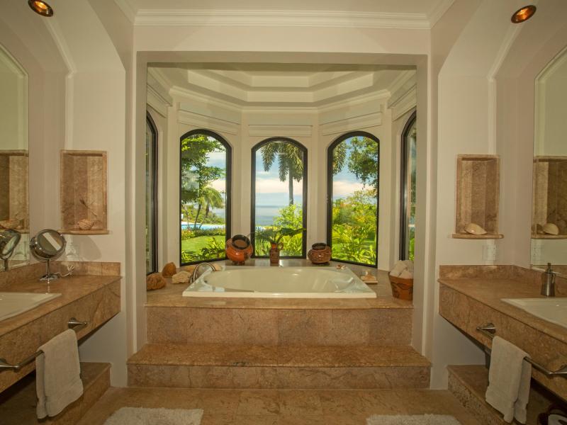 Peninsula Papagayo Paradise , 
