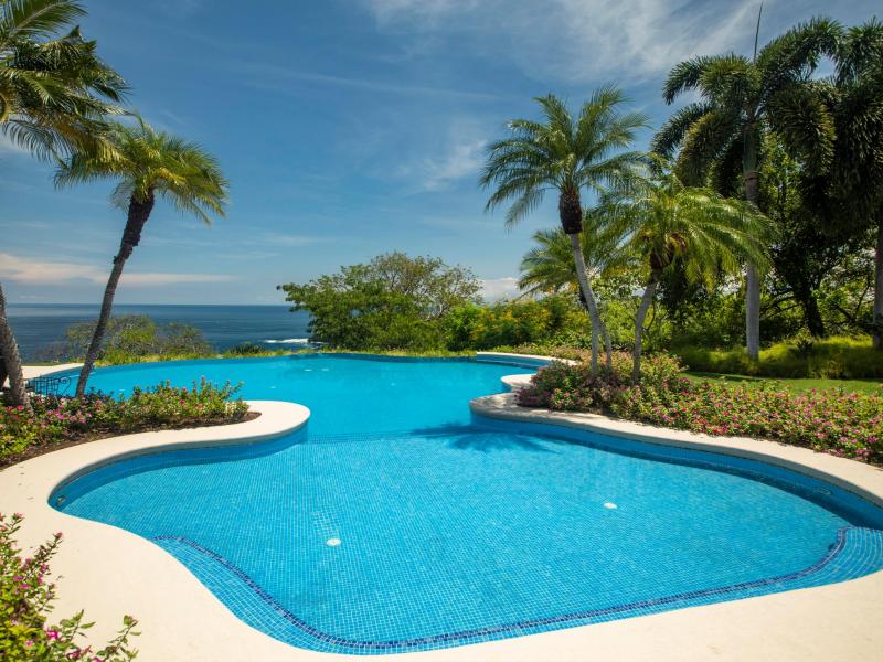 Peninsula Papagayo Paradise , 
