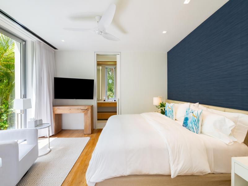 Emerald Pavilion - Beachfront , Grace Bay , Providenciales 