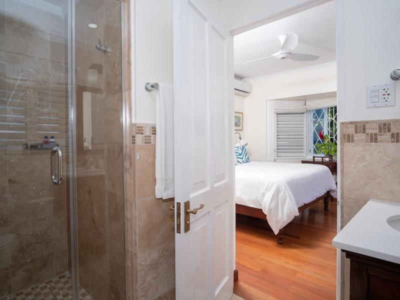 Scotch on the Rocks , Ocho Rios 