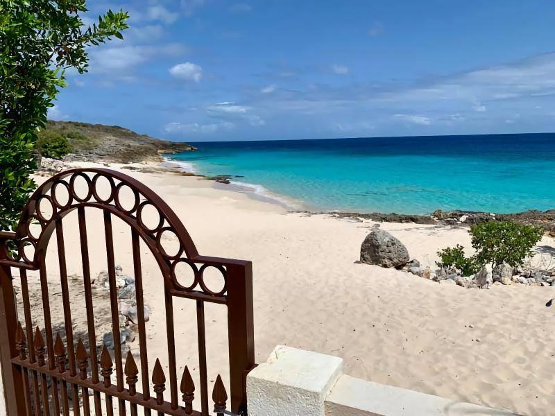 Villa Sandcastle , Lime Stone Bay 