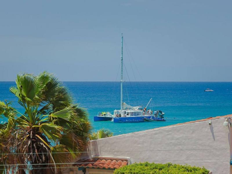 Catalina Beach House , 