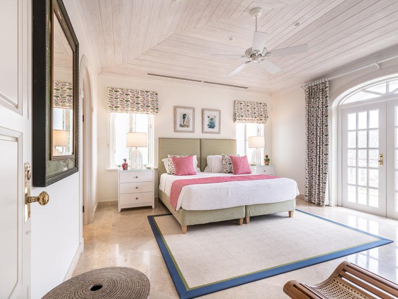 Old Trees Sea Breeze 204 , Beachfront villas Barbados , Old Trees , Paynes Bay , St James , West Coast Barbados 