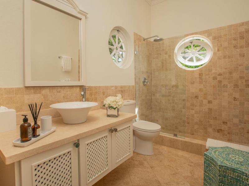 Villa Aquilae , Lower Carlton , St James 