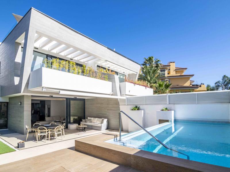 Villa Banus Bay , Marbella , Puerto Banus 