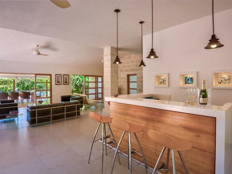 Thespina - Beachfront , St James 