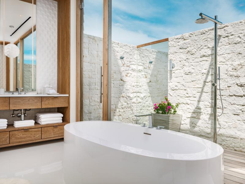 Emerald Pavilion - Beachfront , Grace Bay , Providenciales 