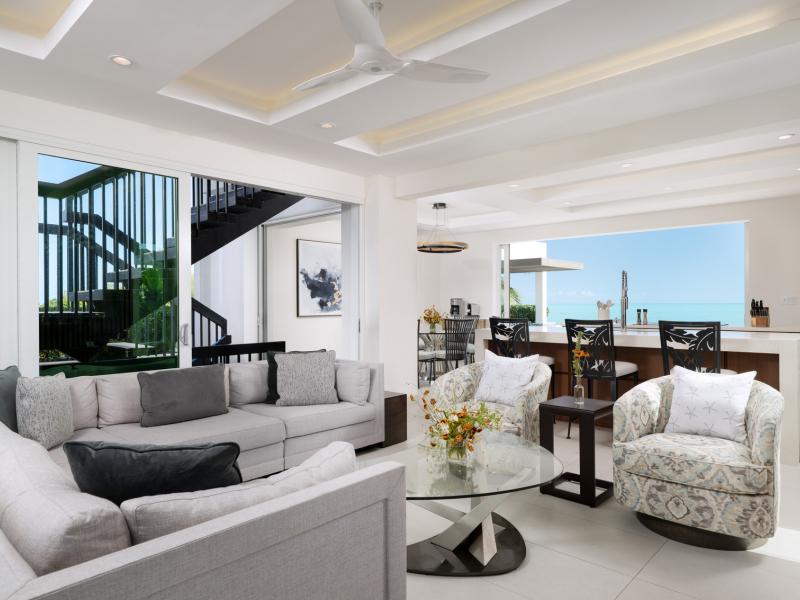 Goldfinger Villa - Beachfront , Long Bay 