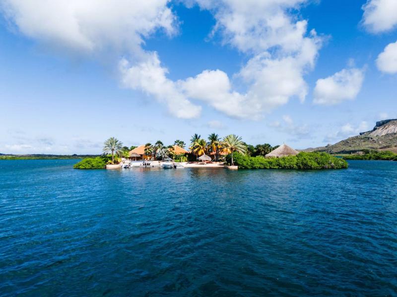Isla Kiniw , 
