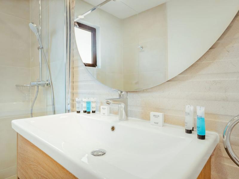 Rock Beach House , 
