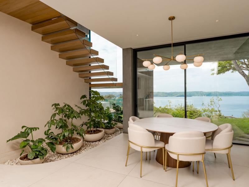 Villa Enoki , 