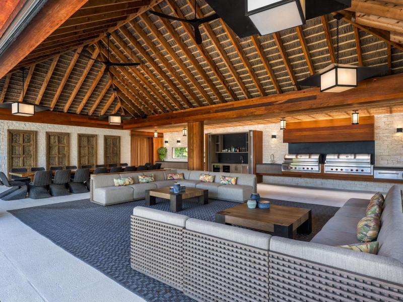 Sea Breeze - Beachfront , Grace Bay 