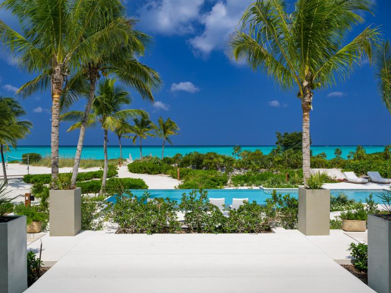 Sea Breeze - Beachfront , Grace Bay 