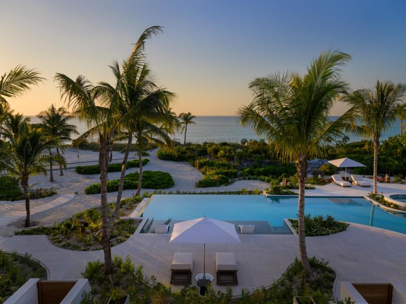 Sea Breeze - Beachfront , Grace Bay 