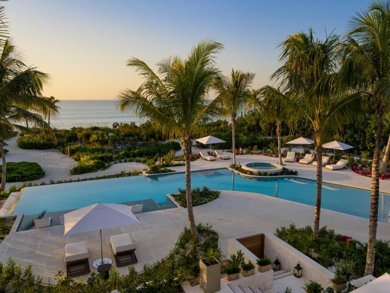 Sea Breeze - Beachfront , Grace Bay 