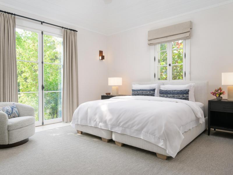 Sea Breeze - Beachfront , Grace Bay 