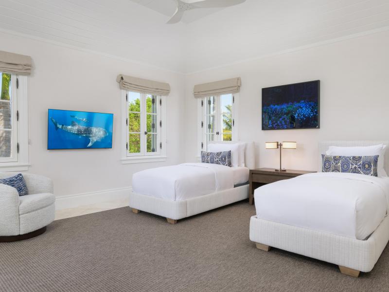 Sea Breeze - Beachfront , Grace Bay 