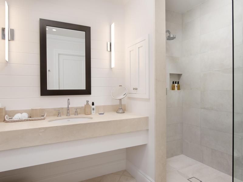 Sea Breeze - Beachfront , Grace Bay 