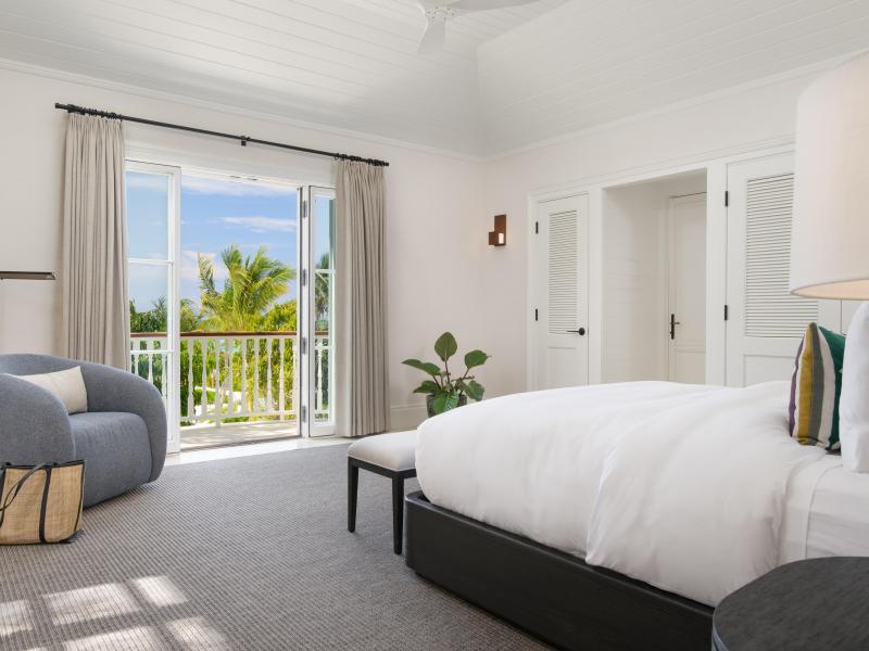 Sea Breeze - Beachfront , Grace Bay 