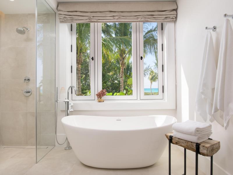 Sea Breeze - Beachfront , Grace Bay 