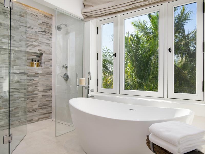 Sea Breeze - Beachfront , Grace Bay 