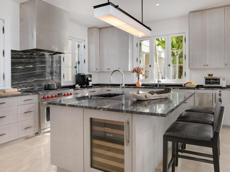 Sea Breeze - Beachfront , Grace Bay 