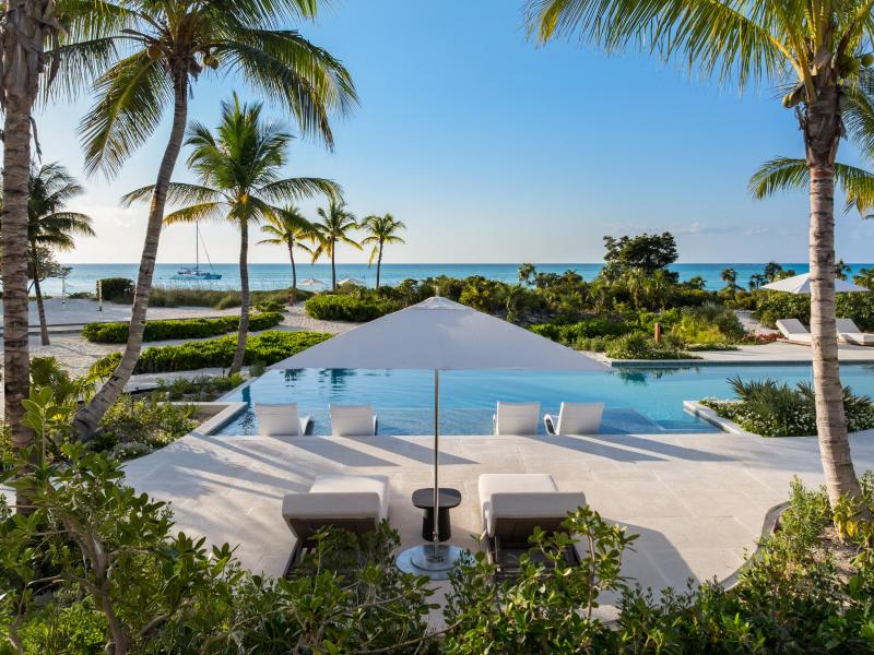 Sea Breeze - Beachfront , Grace Bay 