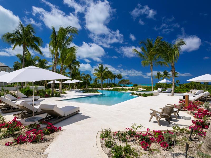 Sea Breeze - Beachfront , Grace Bay 