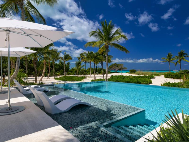 Sea Breeze - Beachfront , Grace Bay 