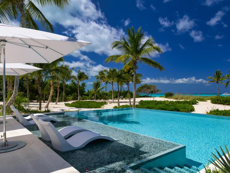 Sea Breeze - Beachfront , Grace Bay 