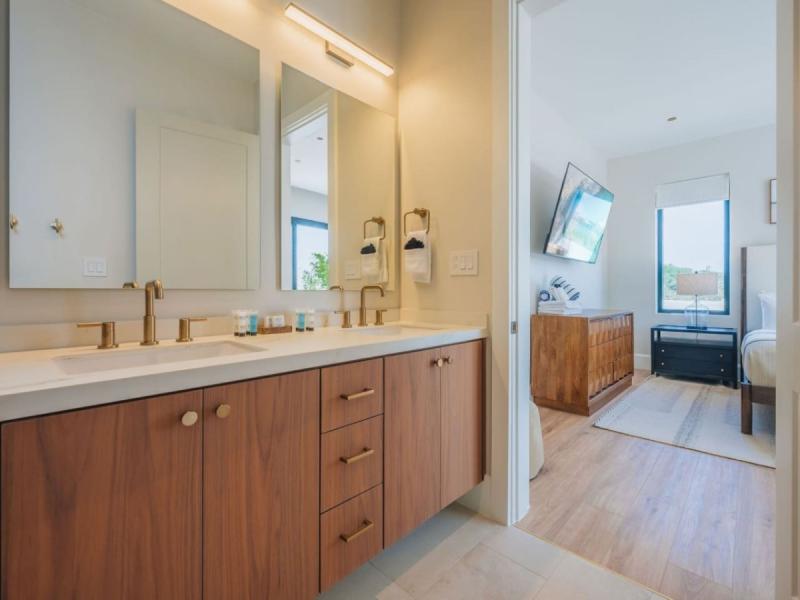 Sunset Cove LG Smith 528 , 