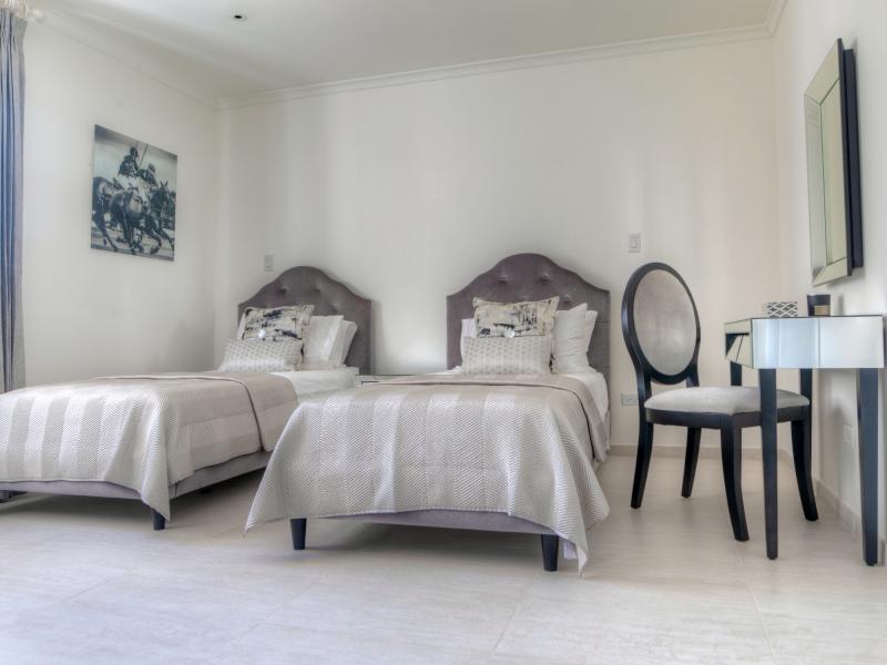 The One at The St James - Beachfront Apartment , Beachfront villas Barbados , Paynes Bay , St James 